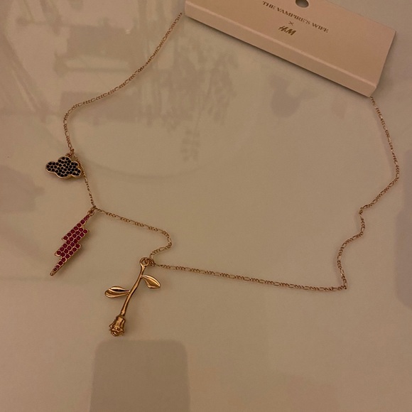 The Vampire’s Wife x H&M Pendant Necklace - Picture 5 of 7